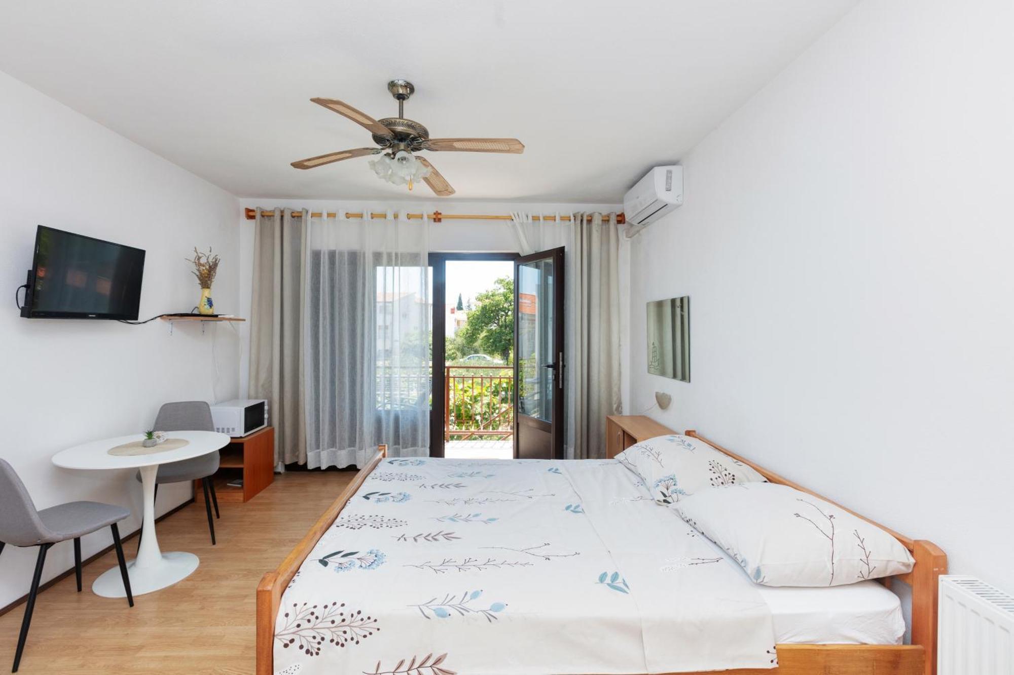 Apartments With A Parking Space Pirovac, Sibenik - 13263 מראה חיצוני תמונה