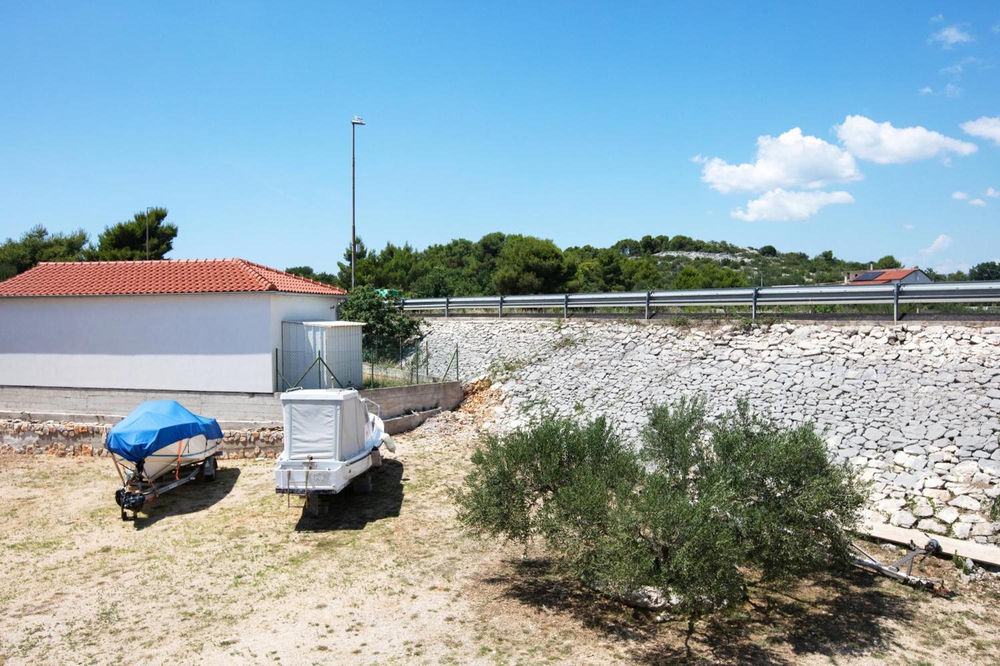 Apartments With A Parking Space Pirovac, Sibenik - 13263 מראה חיצוני תמונה